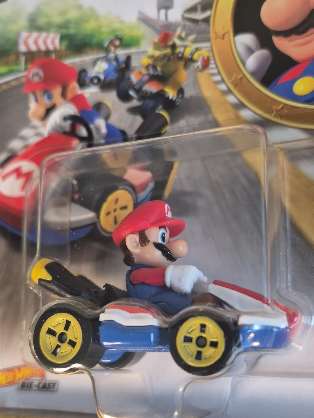 Mariokart × HotwHeeLs Mario Standard Kart Car, 1:64, Red & Blue Multi.